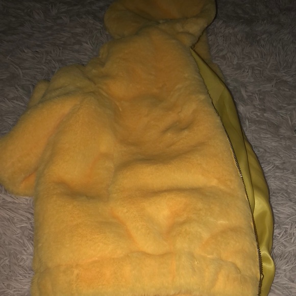 Yellow fuzzy hoodie - Picture 5 of 5